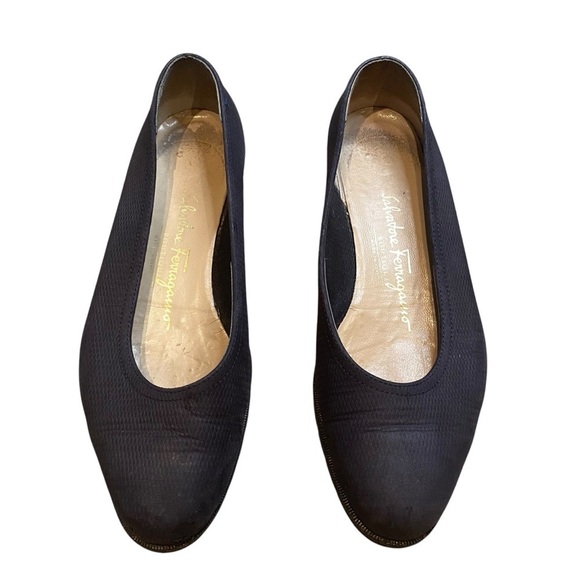 Salvato Ferragamo Black Pebbled Round Toe Flats Sz 7 - Picture 1 of 13